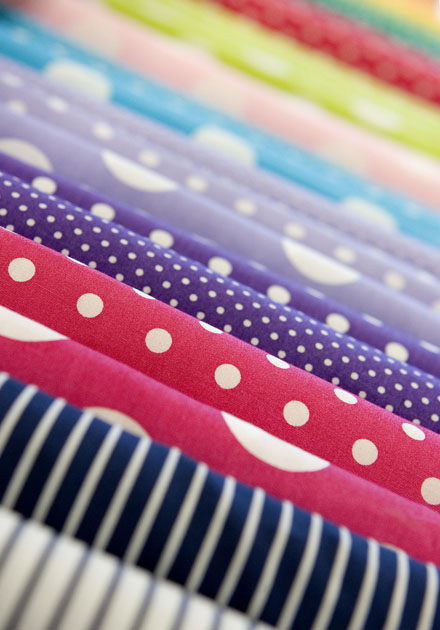 Rollen kinderkamerstof in roze en blauw